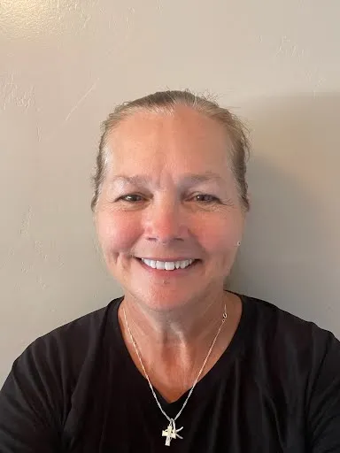Happy student who completed the course, featured in a testimonial